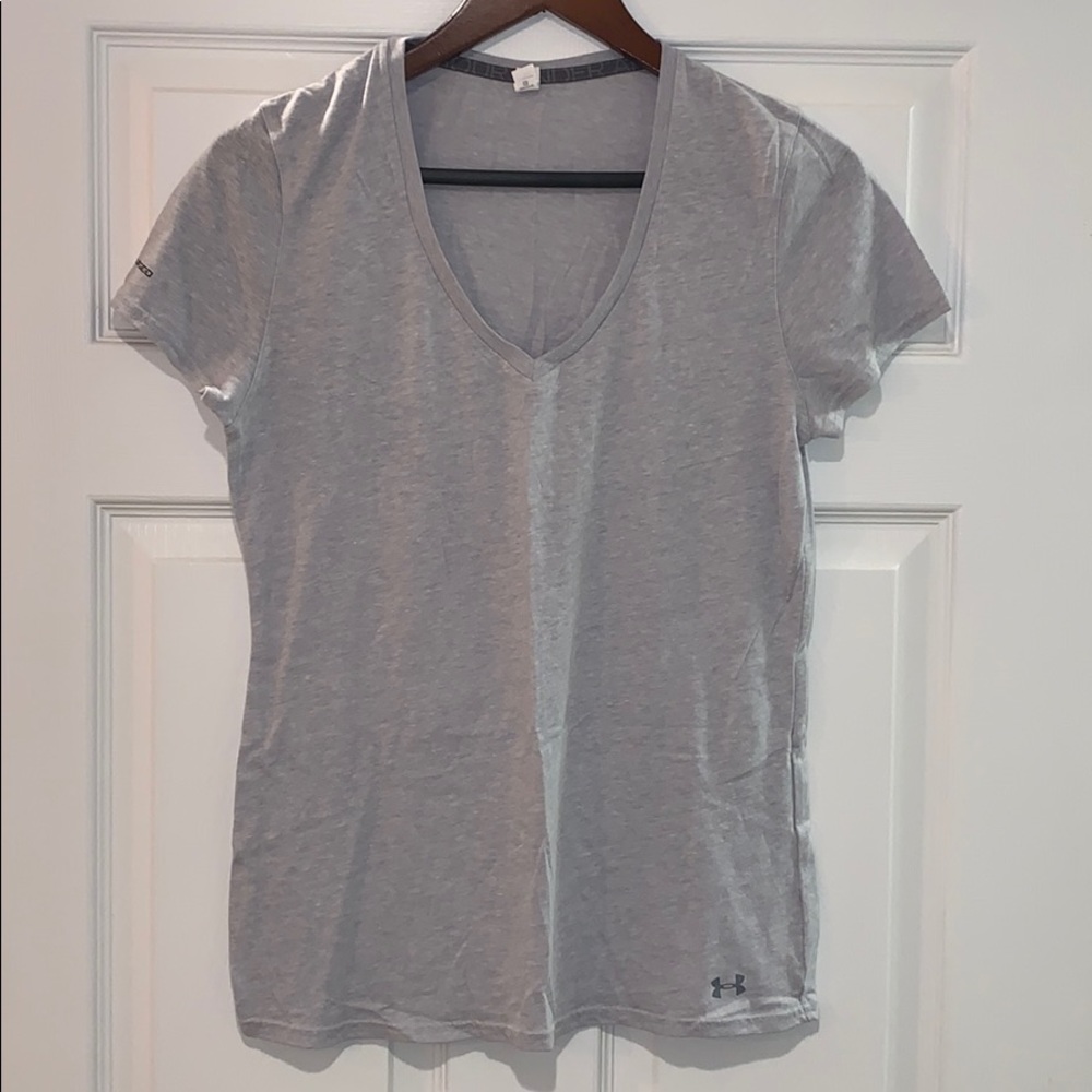 Under Armor V Neck Workout T-Shirt (size LG)